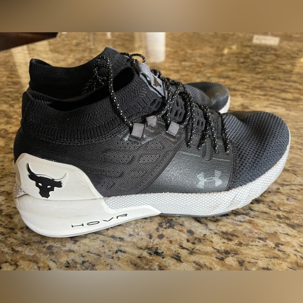 Under Armour No Bull Shoes size 8.5 Men’s. Barely worn, in great condition.